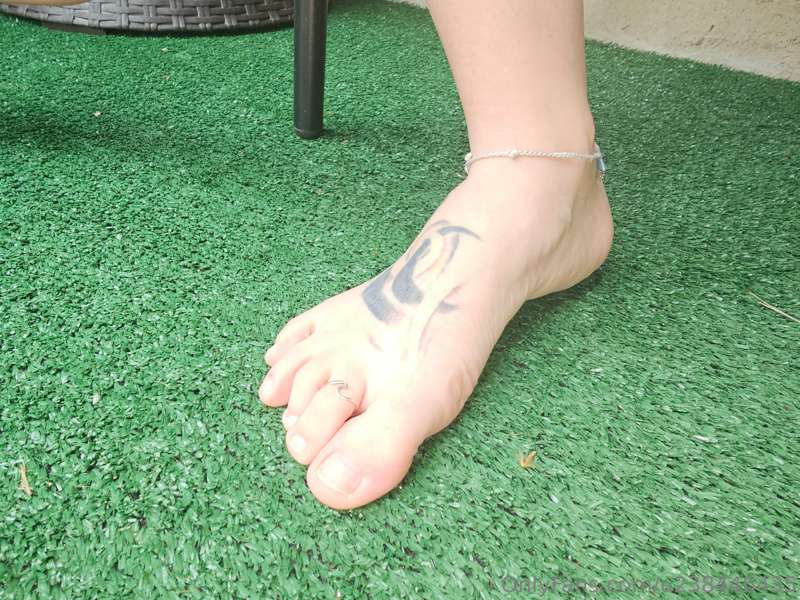Do you like my natural toes?