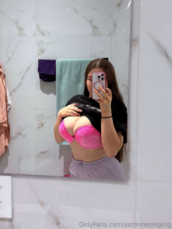 Bet you can’t guess what size this bra is💘 