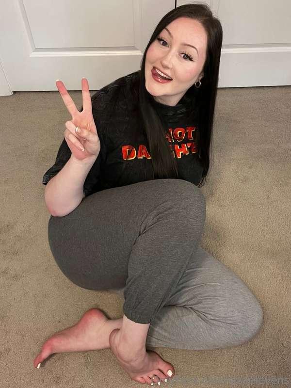 How’s a footjob with these feet sound? 23