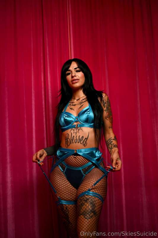 I heard you like Italian girls with tattoos? 😈