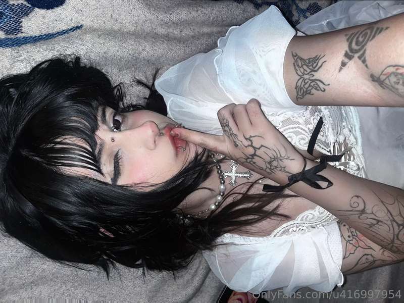 Shhh, promise you wont tell anyone Im using you to summon A̵..