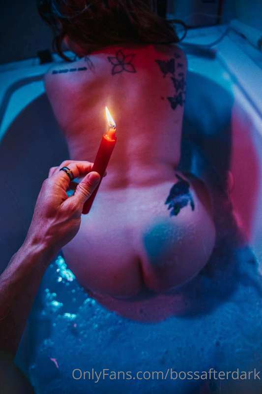 Just a little wax play with @inkedprincess