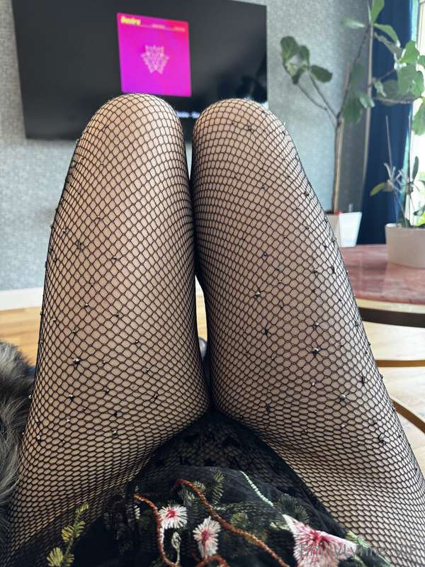 cum for these thighs too <3