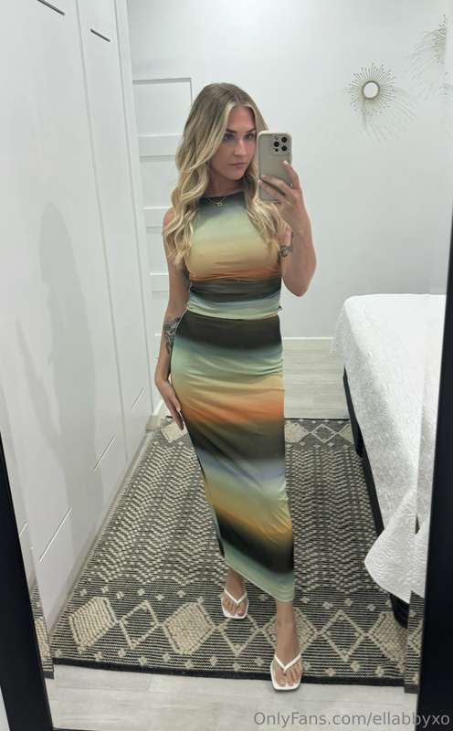 This outfit looks good on me… but it would look better on th..