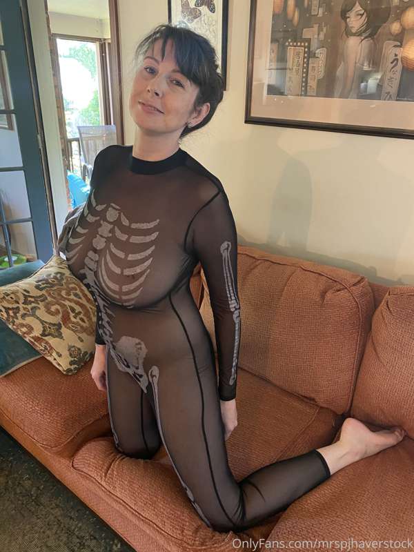 So, I love Halloween!!  This was just a quick try-on, if you..
