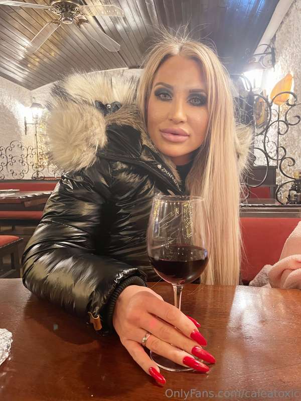 My new hairstyle. Finally light blonde again. First off to t.. 4