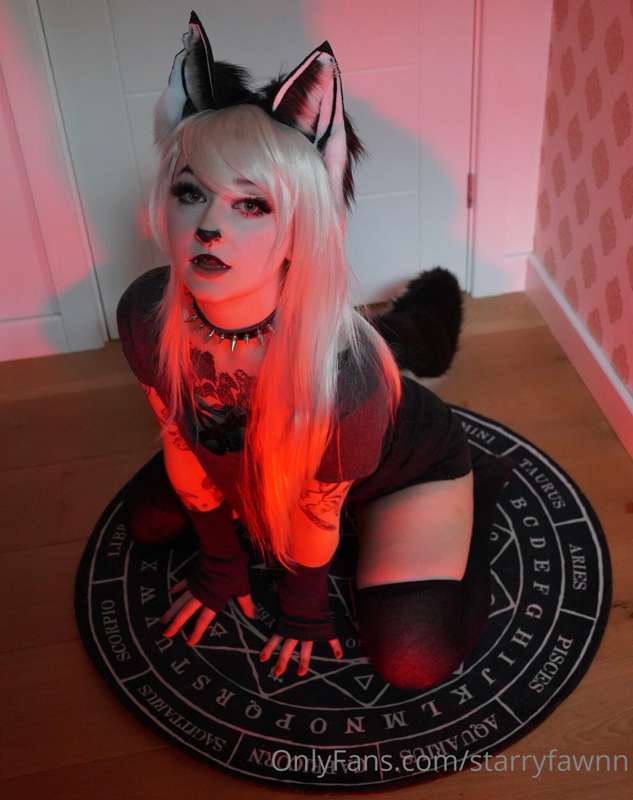 Loona is back!!<3 more photos tomorrow then 3 videos in cosp.. 21