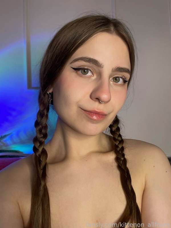 Kittenon_Allfours - Fansly - 10 Nov, 2022 3