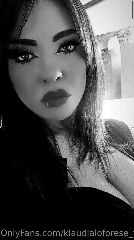 Arriva il contenuto della buonanotte, mailoni 😏😏😏  Iniziate ..