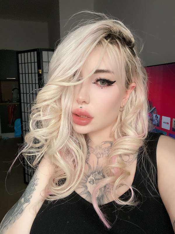 Do you like it when I experiment with my hair? 🤭😏