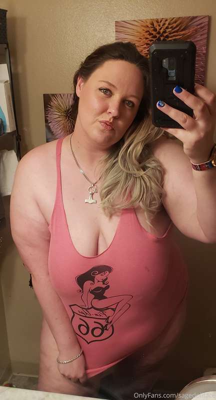 I love buying tank tops for summer... living in Utah it's so.. 1