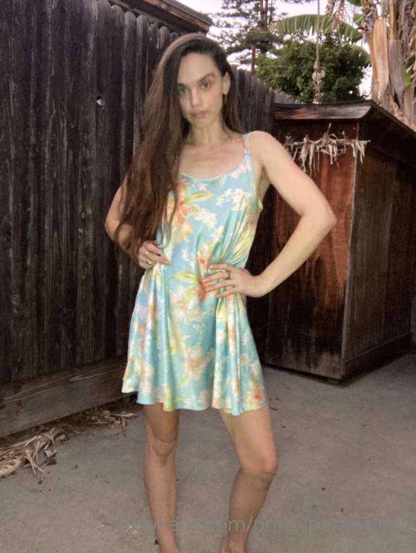 A little fashion show for y’all 🥰💕

This is a vintage Oscar ..