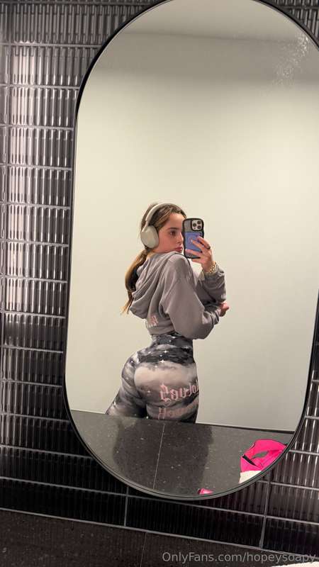 been doing my squats 🍑
