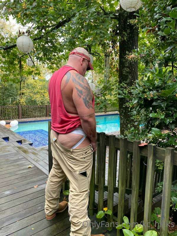 When your buddy like to take photos of you taking a leak 6