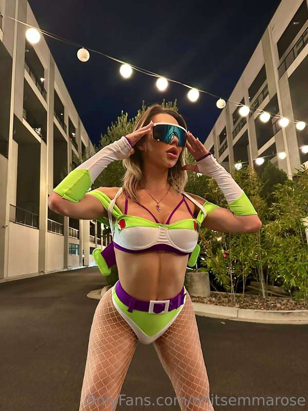 I wanna do more cosplay! Comment who you wanna see me do bel..