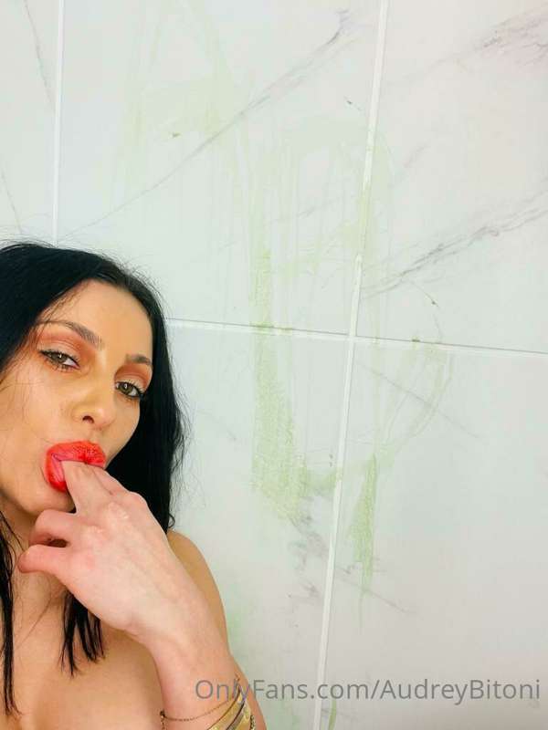 Good morning lover, i want to help you cum this morning so D..