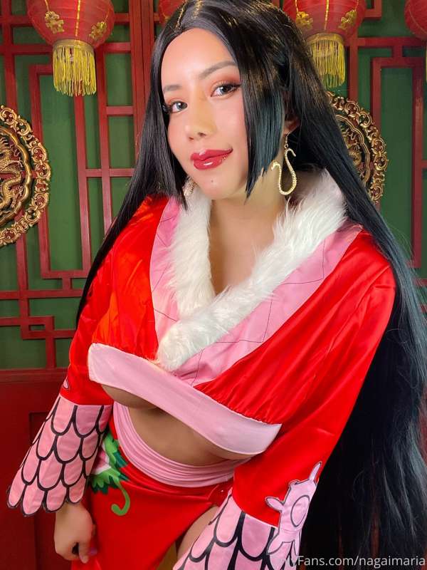 Coming soon.💗💗💗
Boa hancock costume❤️ 3