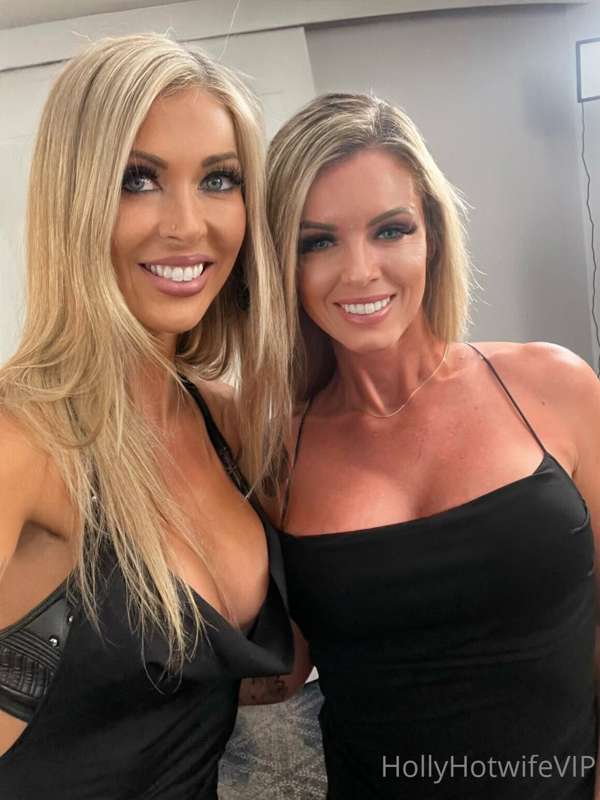 Photo dump from the Vegas Hotwife Tour! Sending out vid clip.. 6