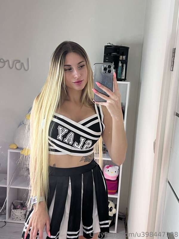❤️❤️I bought myself a new outfit today and I really like it,..