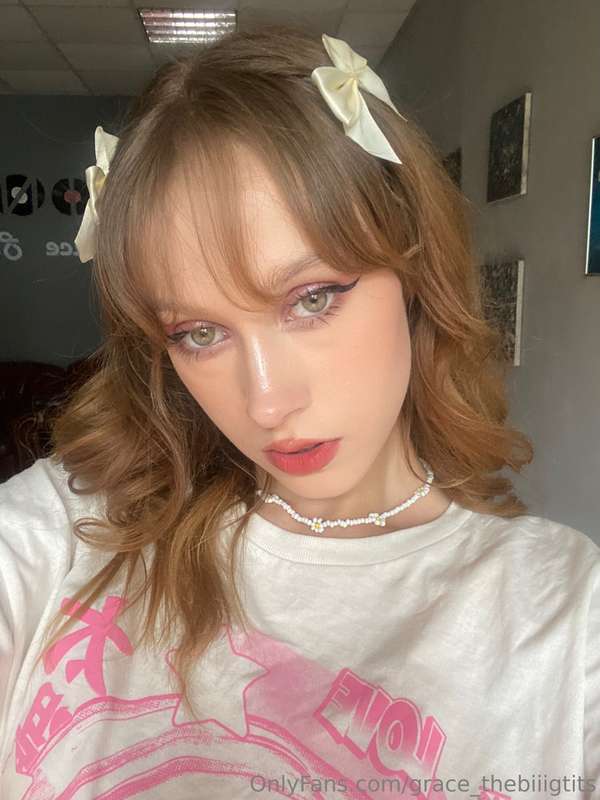 Which selfie do you like more? 😋💗