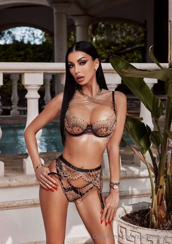 2 FOR 1 FACIAL WITH SUPERMODEL NIKITA There's just something.. 2