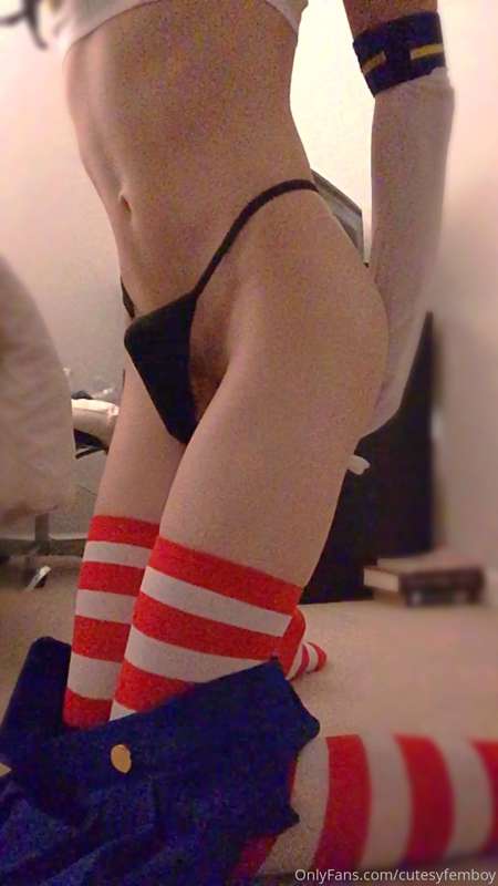 first try at shimakaze with bad lighting, expect a better ve.. 8