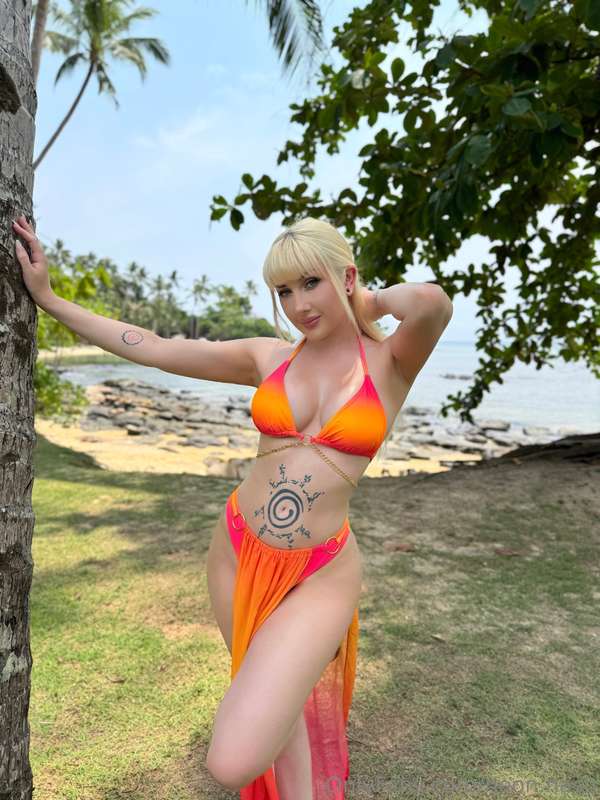 A little sun, a little sea, and maybe a little more of me? 🌊..