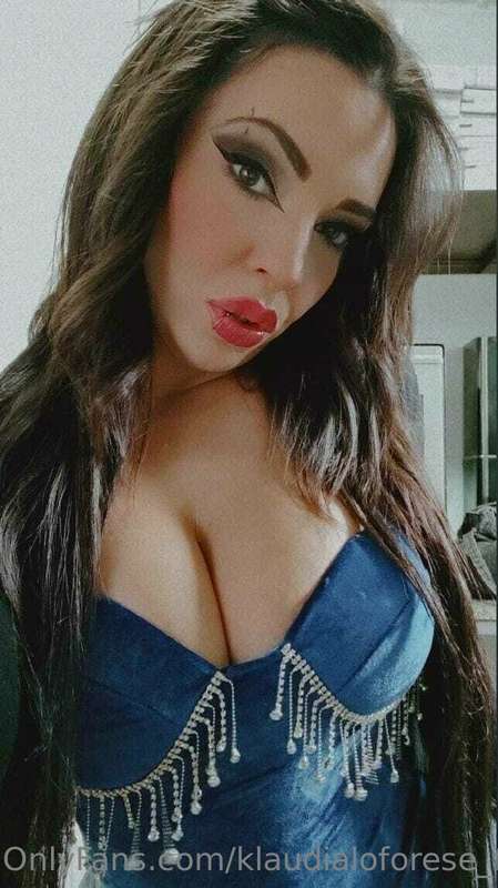 Chi ha voglia di riempirmi di baci?🤤🤤🤤  Su OF 🍆🍆🍆 Onlyfans.c..
