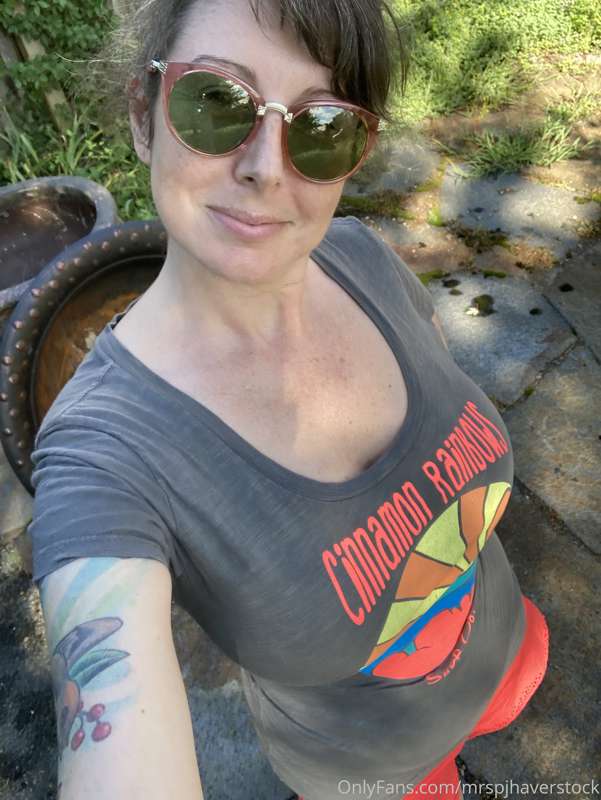 Sunshine is back!  Time to hit the garden!! ☀️☀️