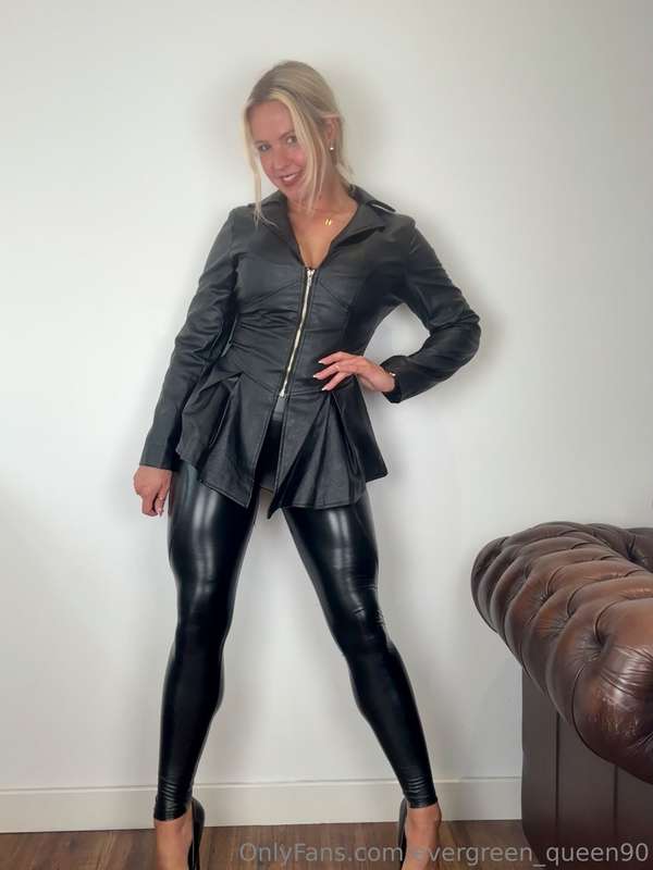 Do you like this peplum leather jacket? 🖤 4