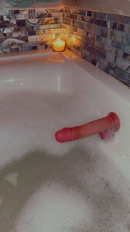 Look who came to join me in the bath 👀😈🥵🥵