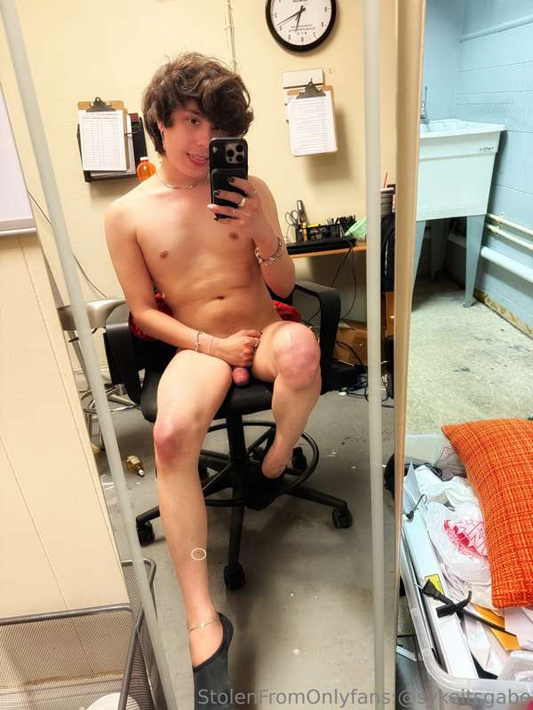 Work office is a mess but so am I tbh lol 🤷‍♂️ ~ just a lil .. 23