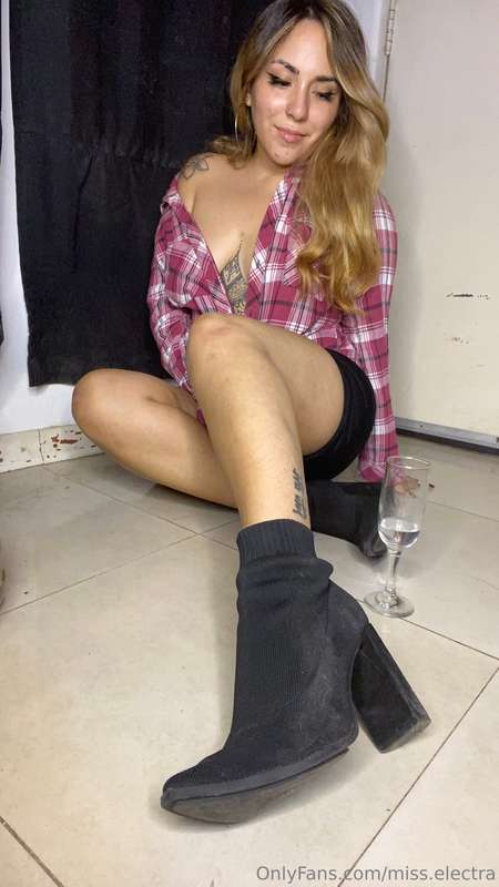 Hope you don't mind me using some heels on you 🤭