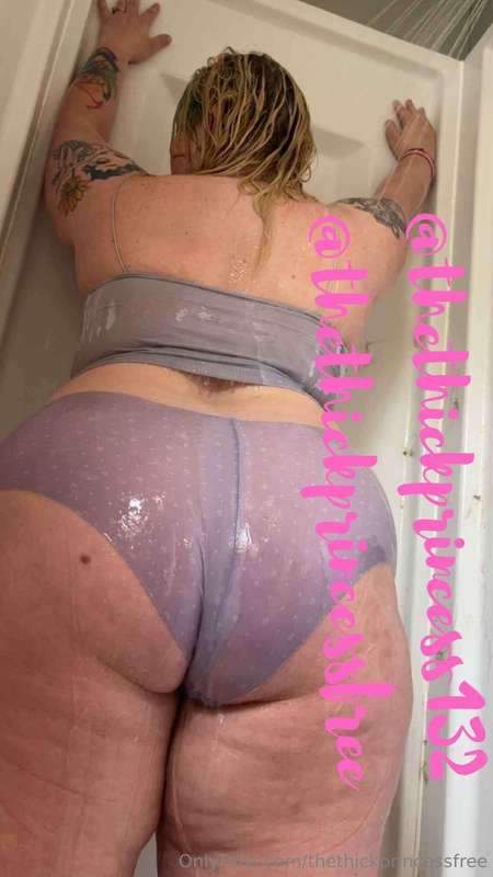 Cum watch me fuck a monster cock when you sub to my VIP 😈Fre..