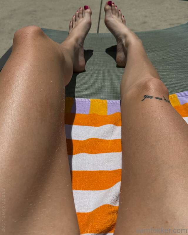 Wish you could fuck me poolside? 👙 My toes match my sunglass.. 8