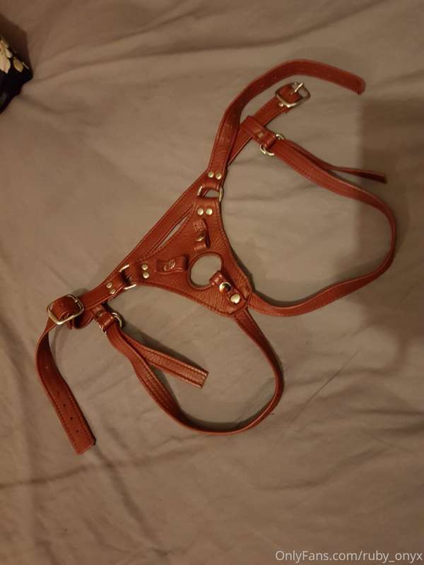What outfit shall I wear while I fuck this lad up the ass?!