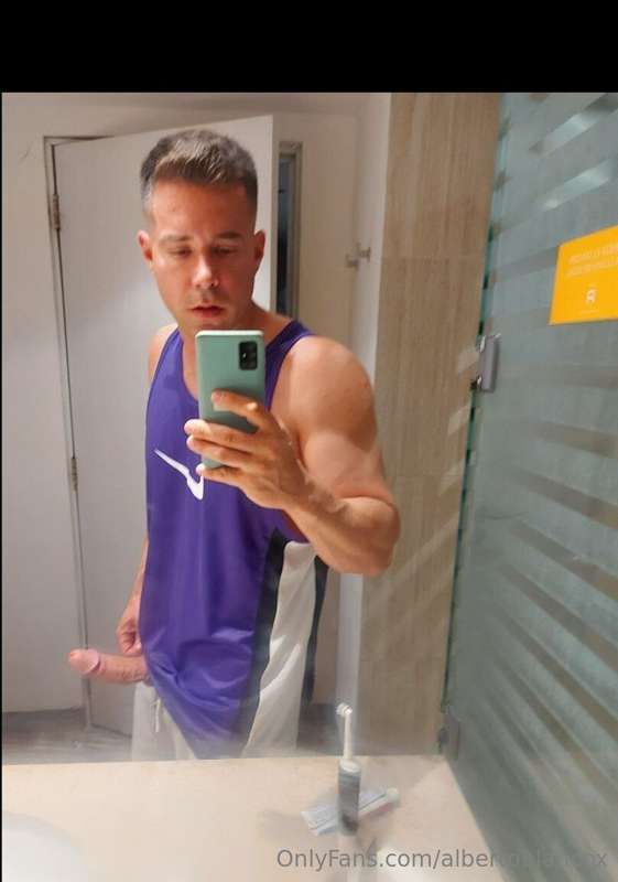 Mi polla esta con ganas de todo😜

My cock is eager for every..