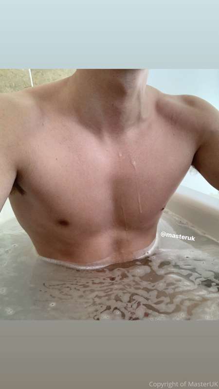 Jump in with me next time😋 god we’d have some fun in here😍

..
