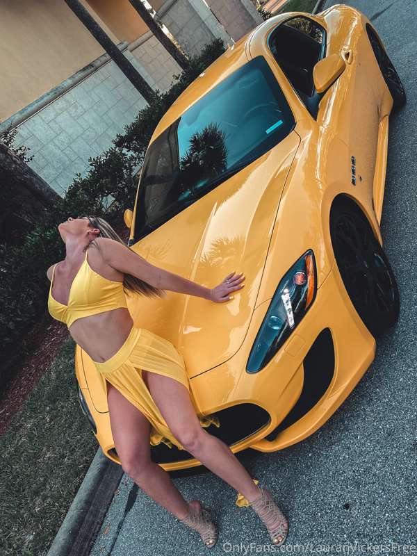 ‪Happy Friday, sexy people! 😘