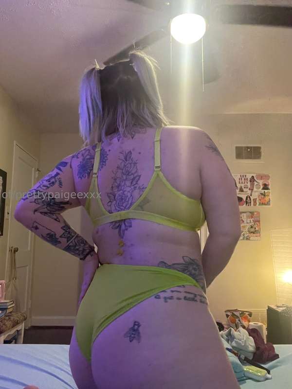 Thick, ready & waiting…. 🥵 14