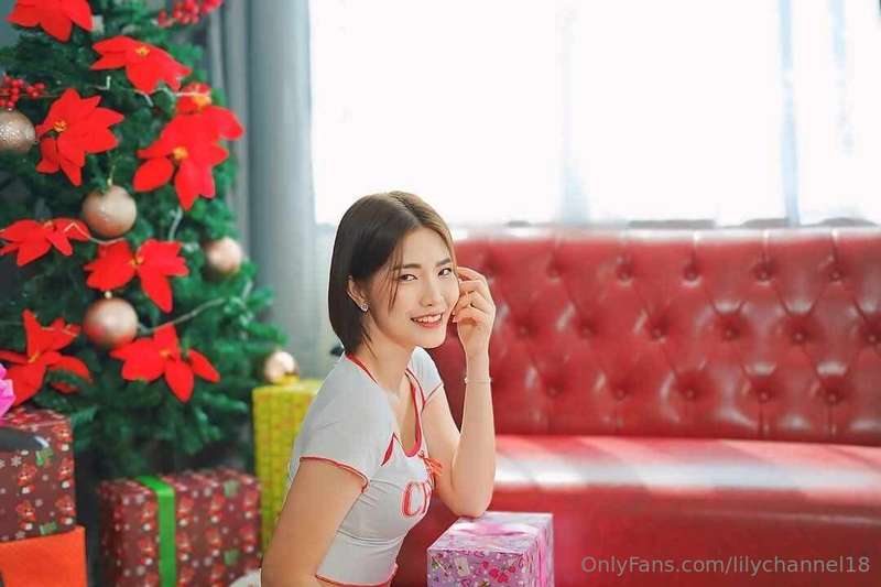 The cutest white skin thai girl…Join my sister and discover ..