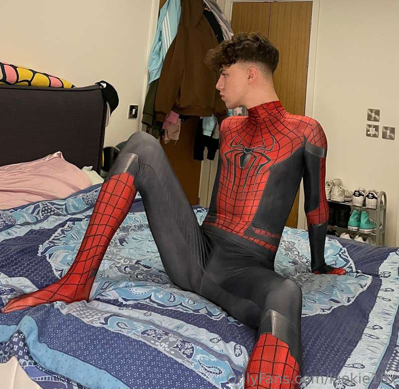 Happy Halloween from your friendly neighbourhood spider twin.. 20