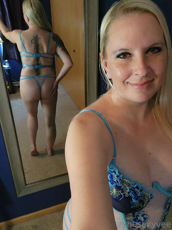 **It's my favorite day of the week - Happy Titty Tuesday! 🍒 .. 3