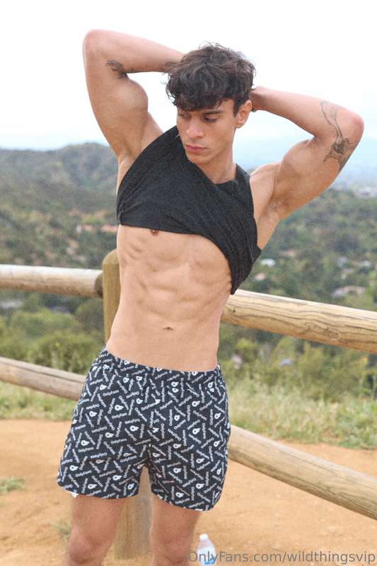 JOIN @parkerreid LIVE RN!  1