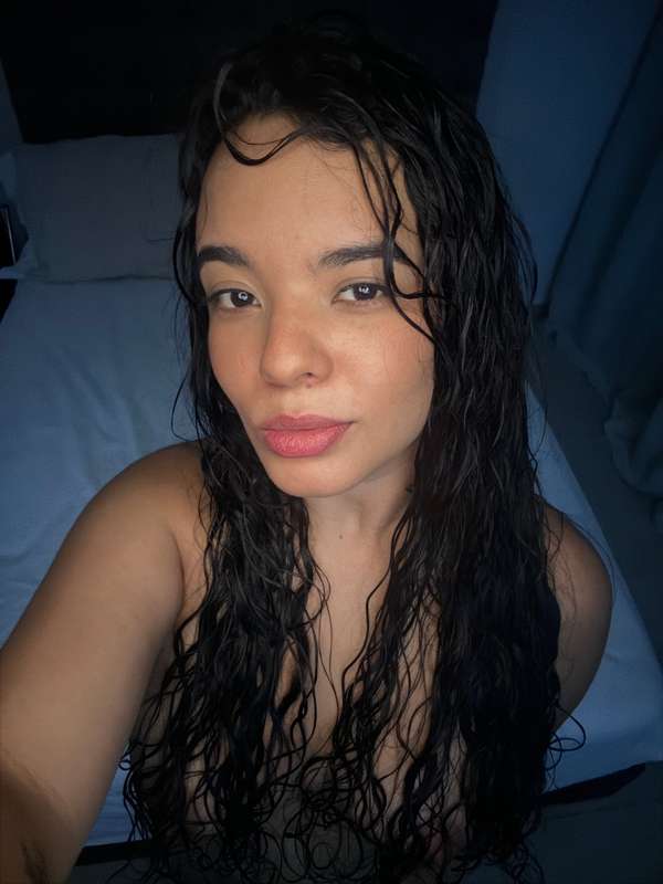 Hey! Who's there? Talk to me on DM bby, I'm very hot🥵🥵
