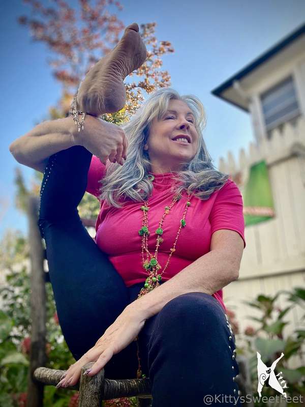 Embracing the perfect fall day—kicked off my shoes to feel t.. 6