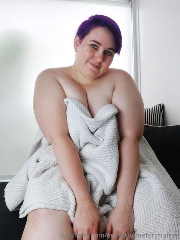 I'm naked under this blanket 😋 