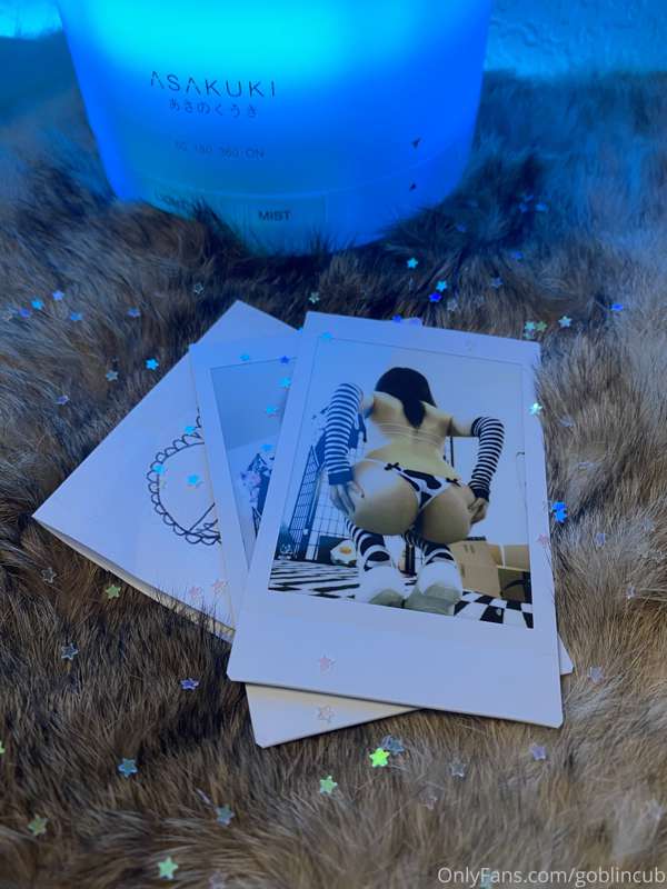 Polaroids! Comes with personal note and a kiss 💋 made to fit.. 1
