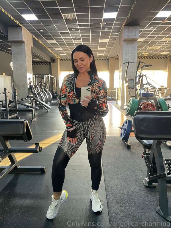 Would you guys like to see more workout videos? 😉