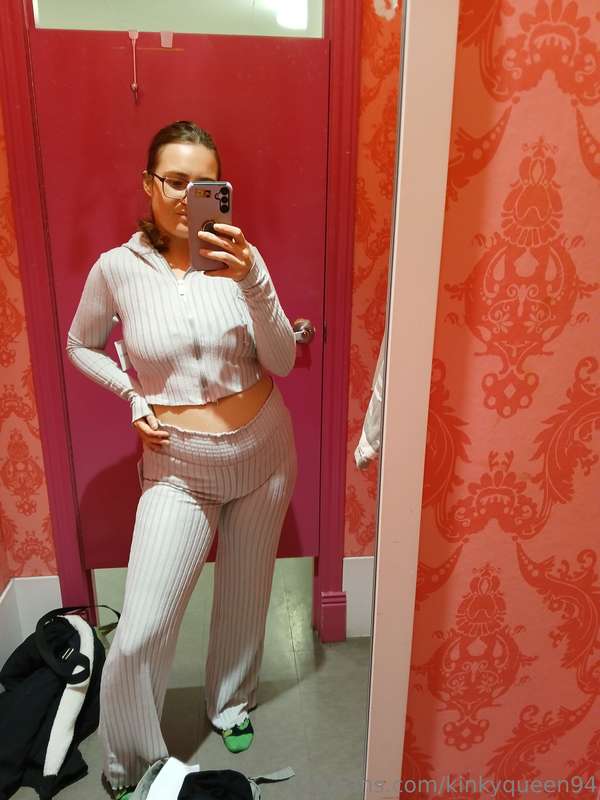 Do you like my new outfit? See me out of it @kinkyqueen1994 ..